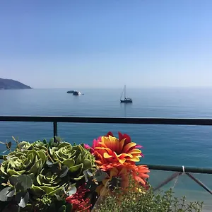 Cinqueterreblu Lungomarenostro Apartment